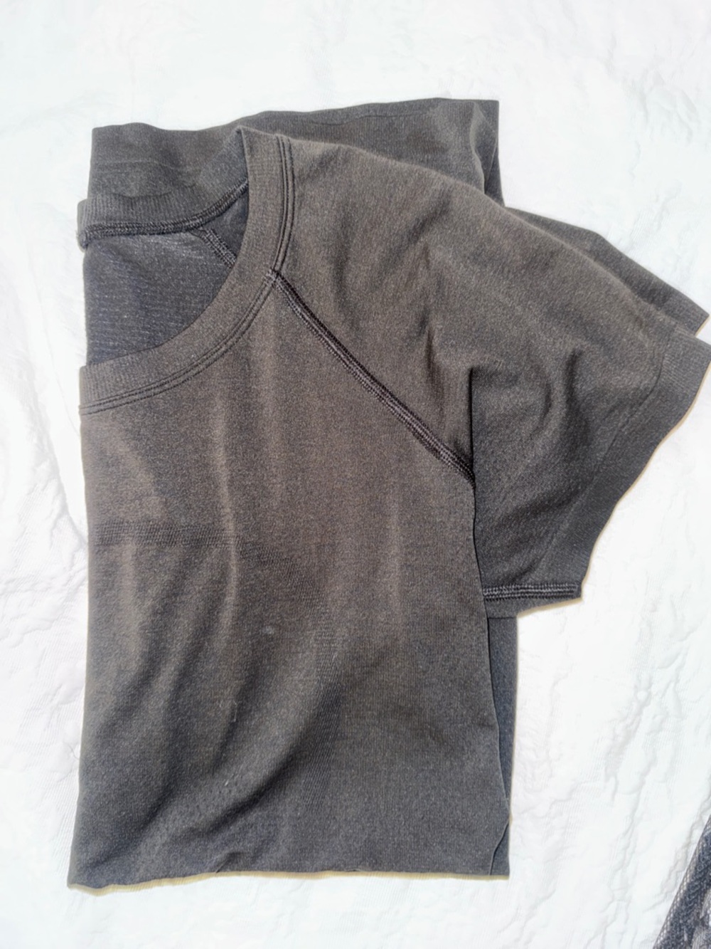 lululemon athletica Black Performance Short Sleeve Tee size 8 - Picture 5 of 5